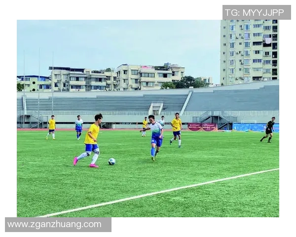 带羊的足球明星如何在绿茵场上展现独特魅力与风采